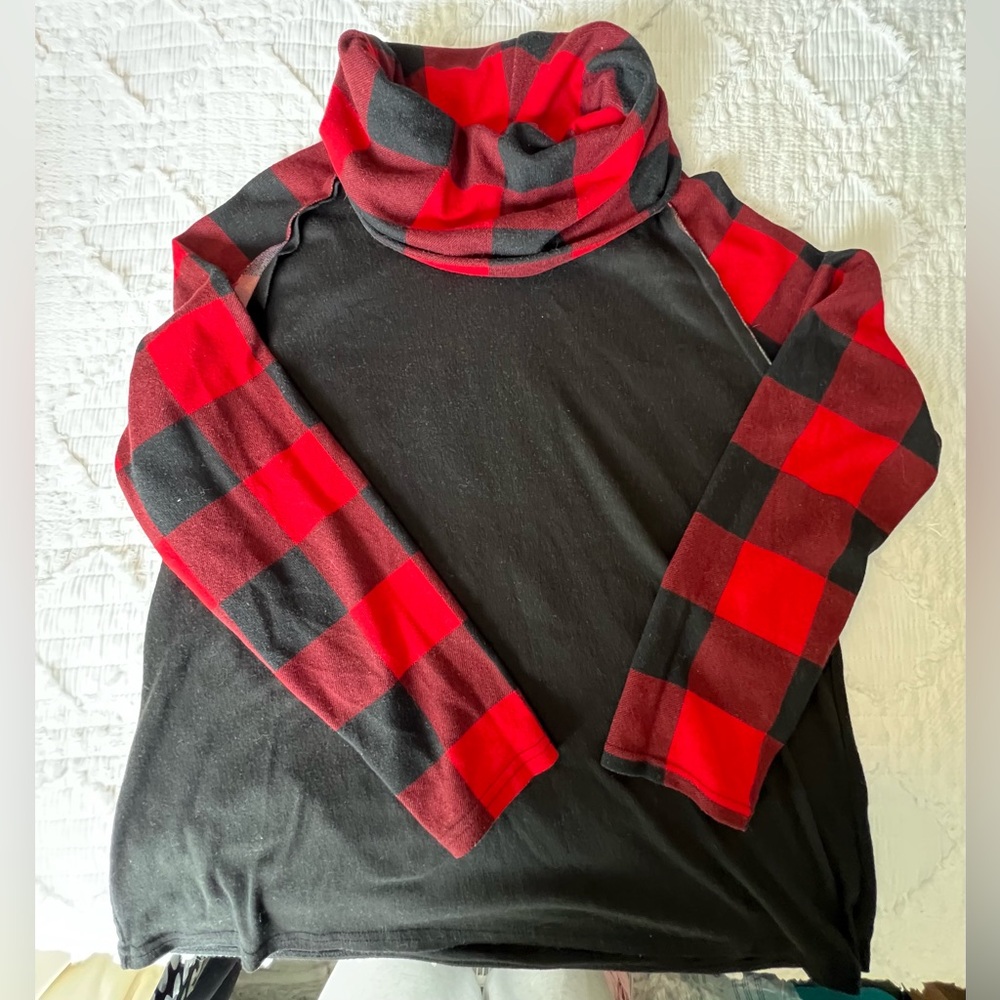 Cowl neck shirt size large